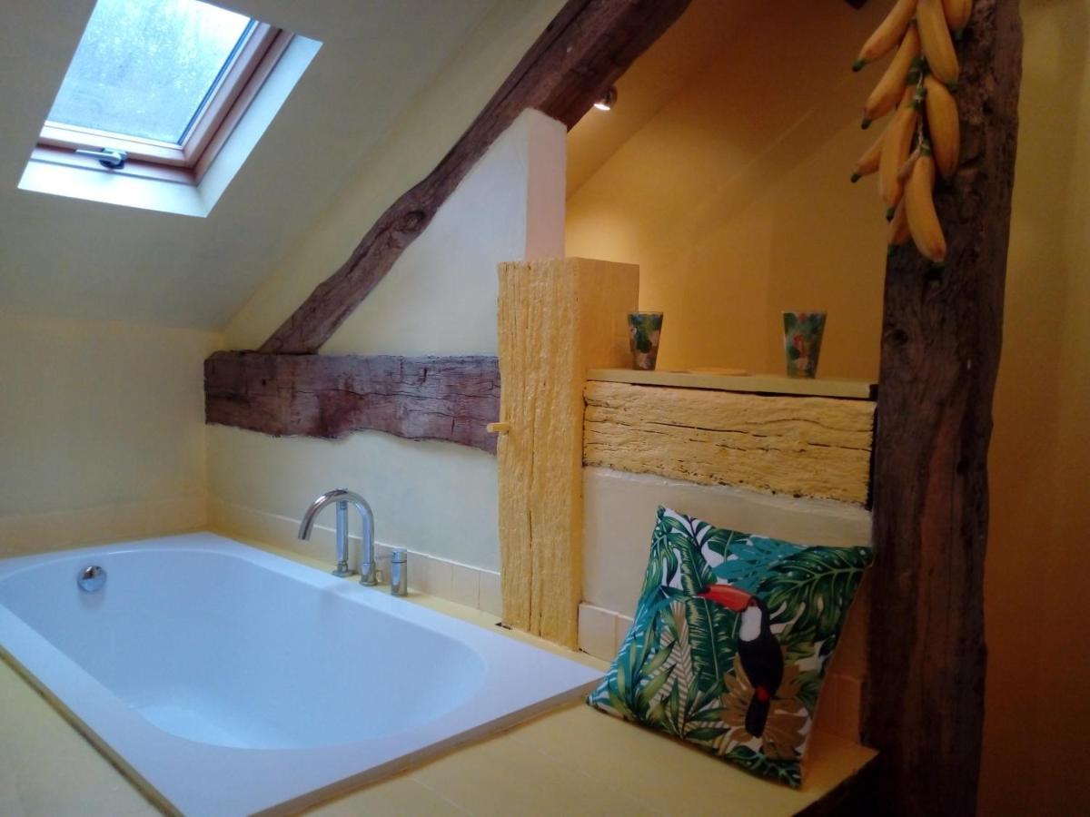 Domaine Du Bourg Salon Bed & Breakfast Exterior foto