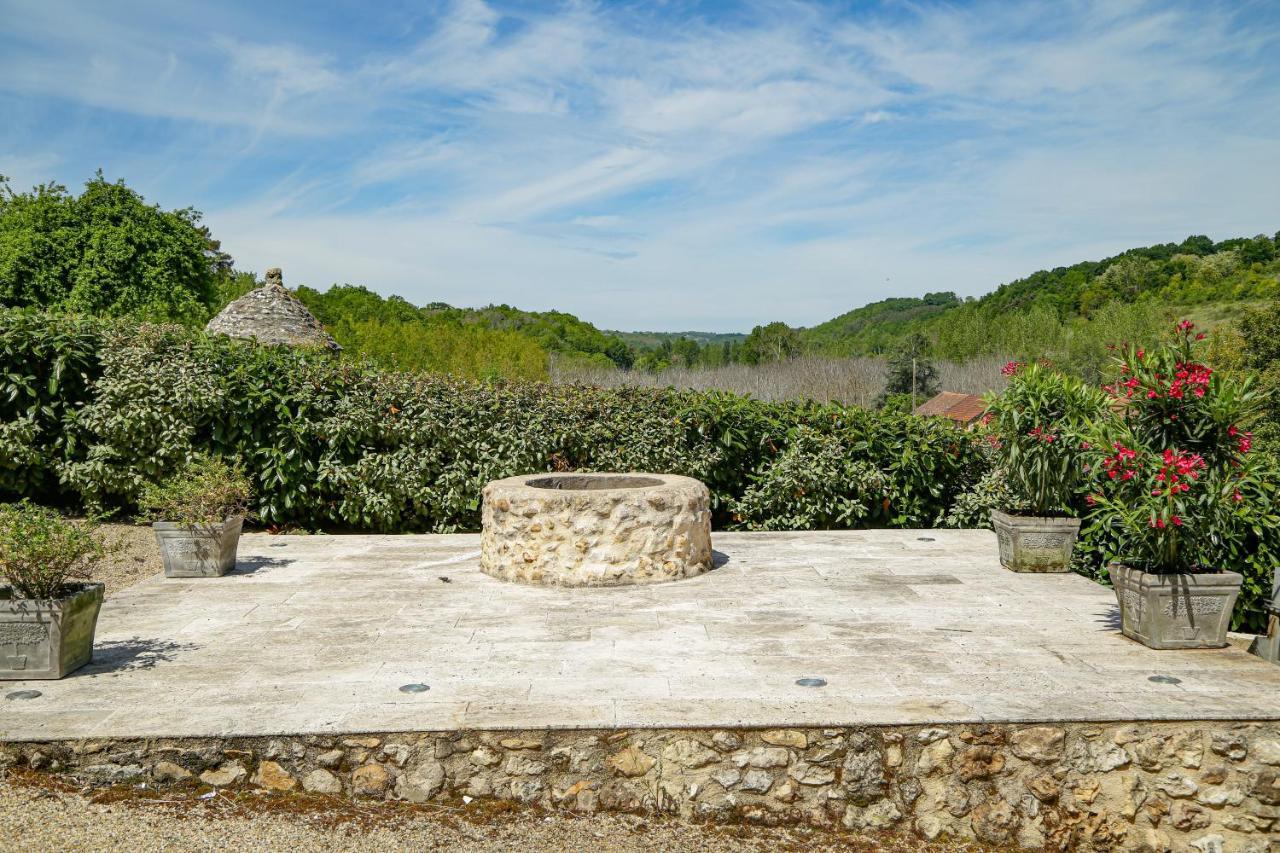 Domaine Du Bourg Salon Bed & Breakfast Exterior foto