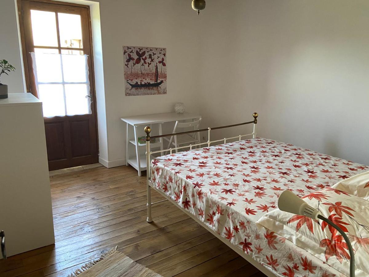 Domaine Du Bourg Salon Bed & Breakfast Exterior foto